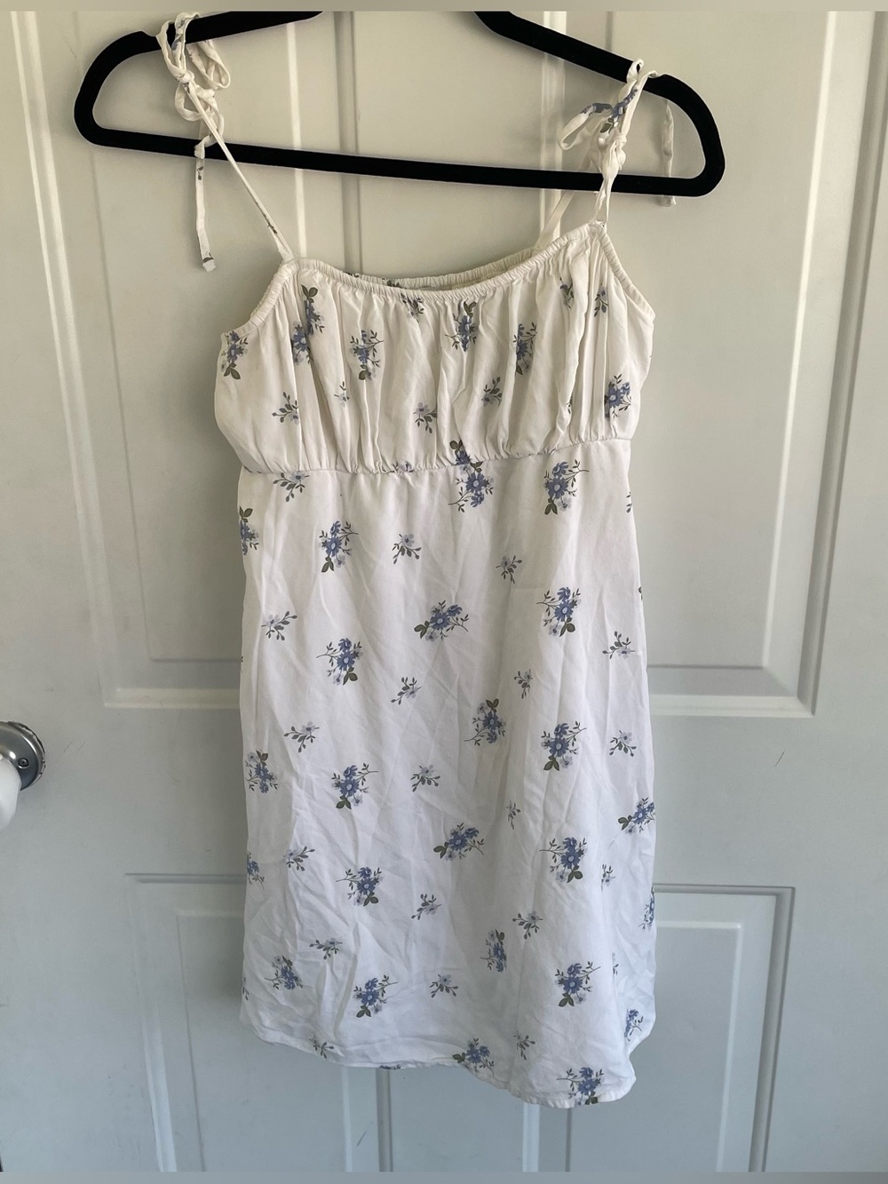 Hollister & CO White with Blue Floral Mini Dress Size S GUC